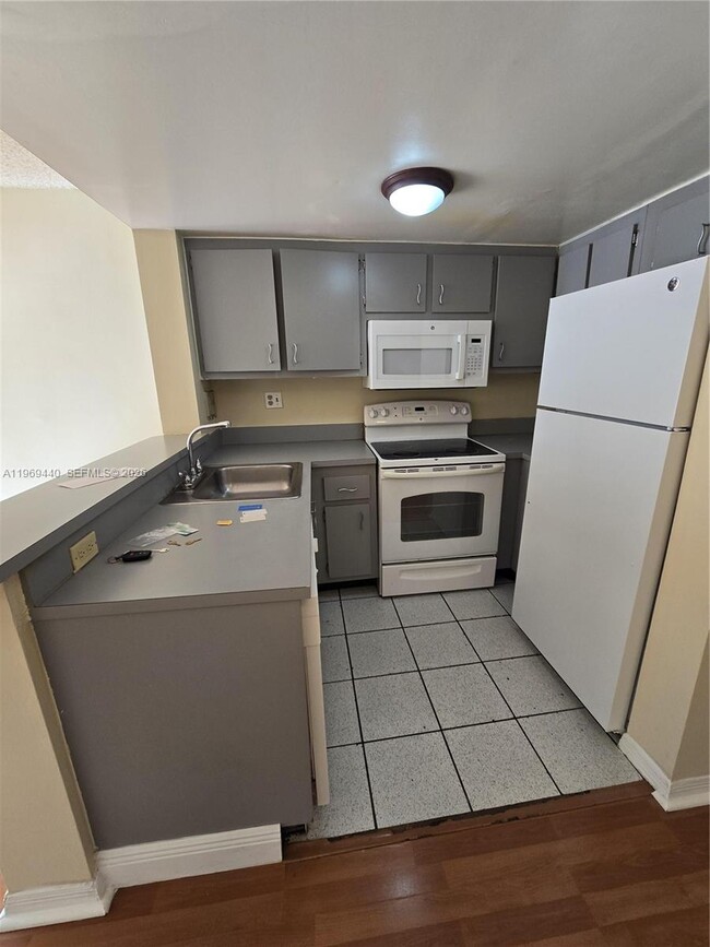 Foto del edificio - 670 NW 85th Pl