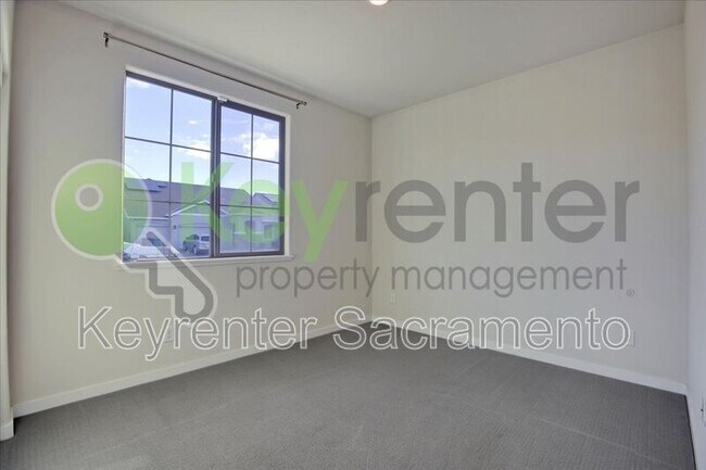 Foto del edificio - 5584 Harcrest Dr