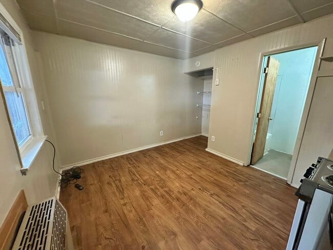 Foto del edificio - 525 E Omaha St