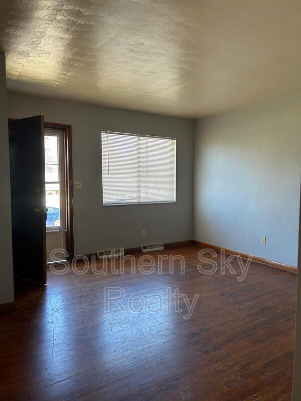 Building Photo - 992 Bellevue Ave