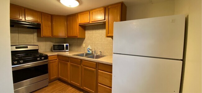 Foto del edificio - 710 Rhoadesdale Ct