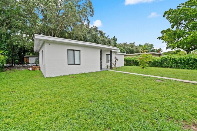 Foto del edificio - 840 NE 143rd St