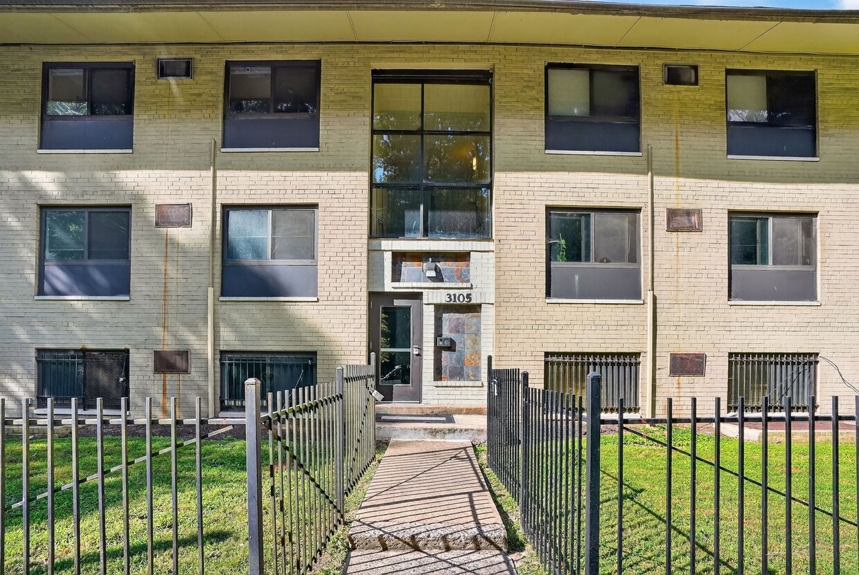 Modern 2-Bedroom Apartment with In-Unit La... - Modern 2-Bedroom Apartment with In-Unit La...