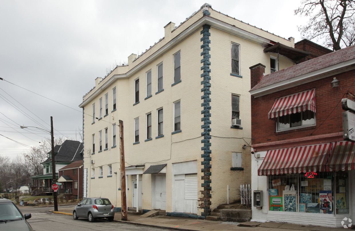 Building Photo - 1000-1002 Walnut St