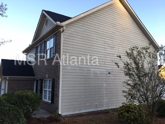 Building Photo - 7024 White Walnut Way