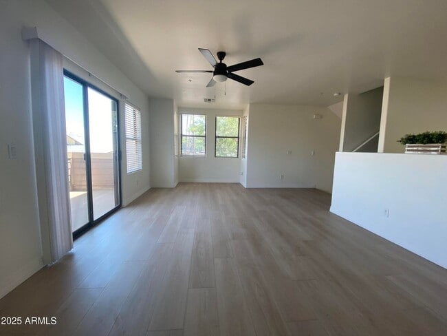 Foto del edificio - CUTE TOWNHOME AVAILABLE NOW NEAR TEMPE TOW...