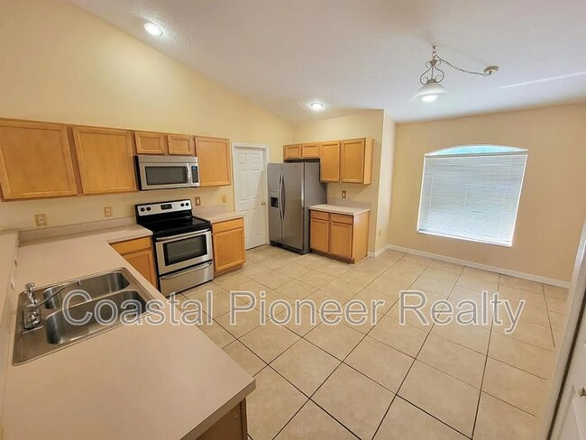 Building Photo - 705 Fisher Dr