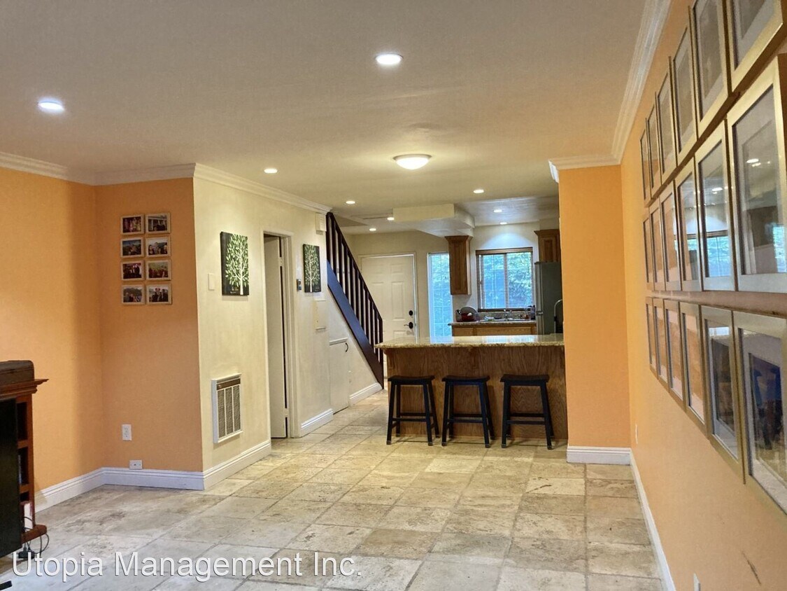 Primary Photo - 2 br, 2.5 bath House - 519 Coronel Pl Unit 3