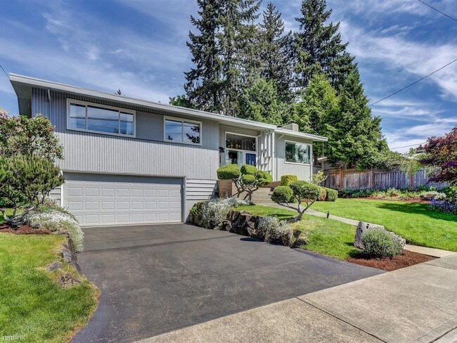 Building Photo - 4 br, 3 bath House - 16034 Lake Hills Blvd