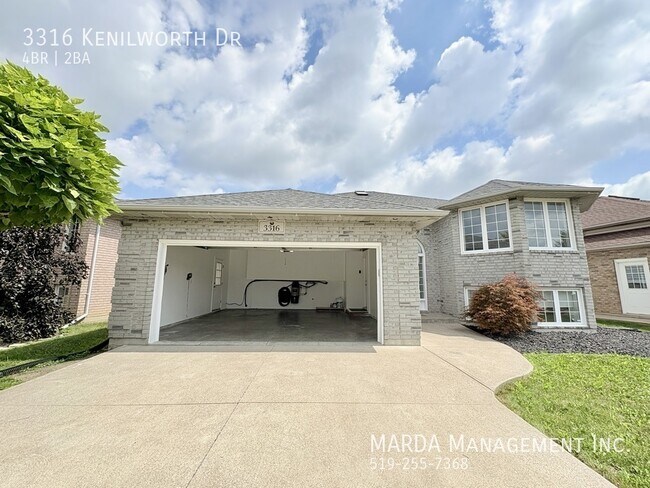 Photo du bâtiment - STUNNING NEWLY RENOVATED 4+1 BED/2 BATH - SOUTH WINDSOR + UTILITIES