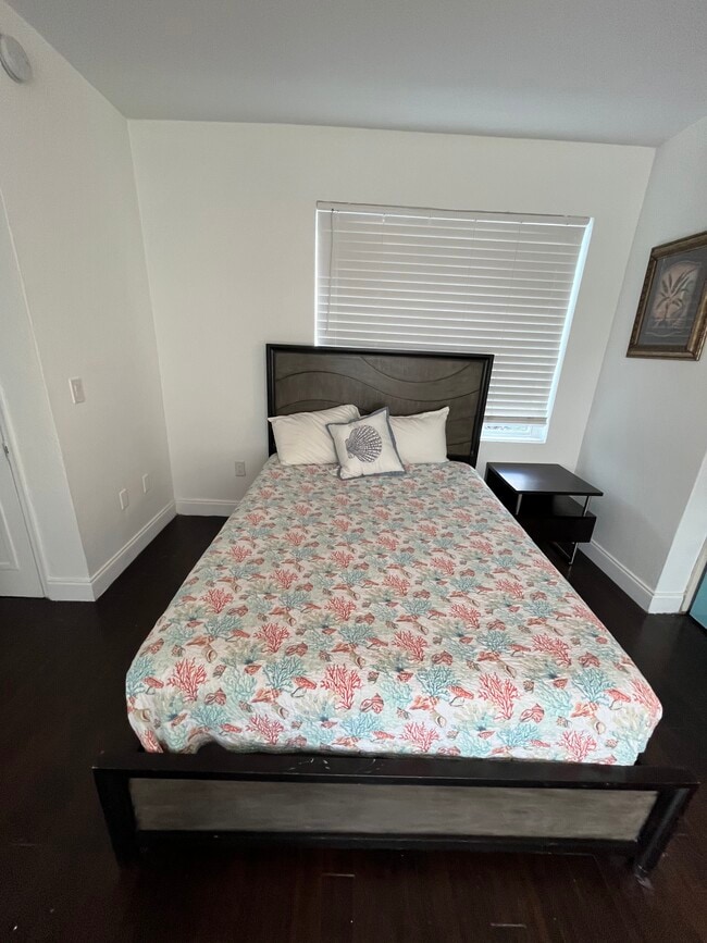 Building Photo - 320 80th St