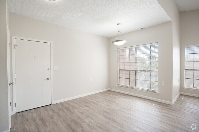 2BR, 2BA - Comedor de 1167SF - Encino Luxury Apartments