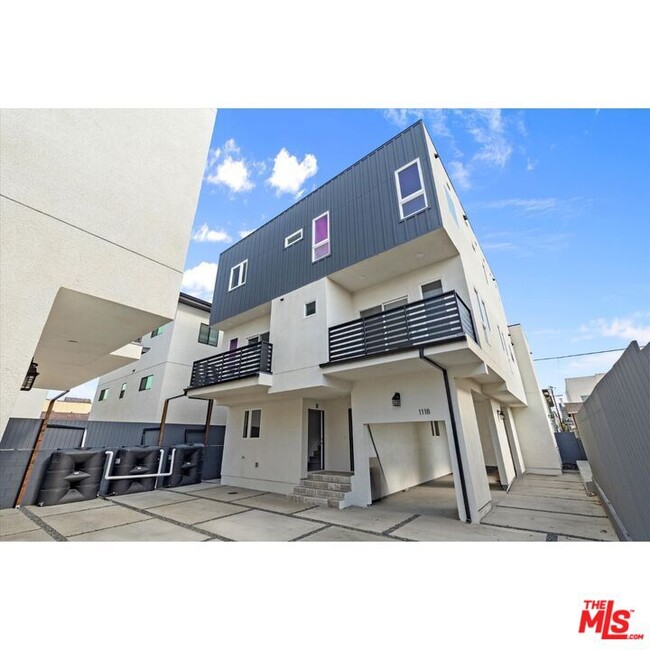 Building Photo - 1116 S Mariposa Ave