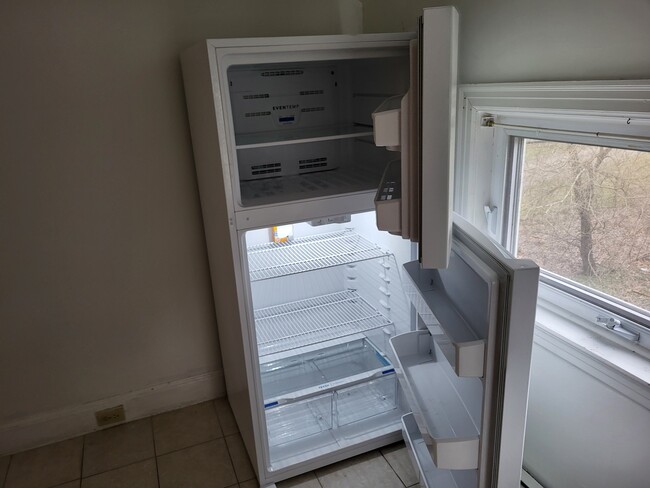 Refrigerator - 425 Vassar Rd