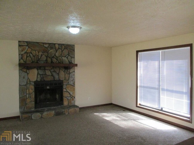 Building Photo - 5970 Sutton Pl