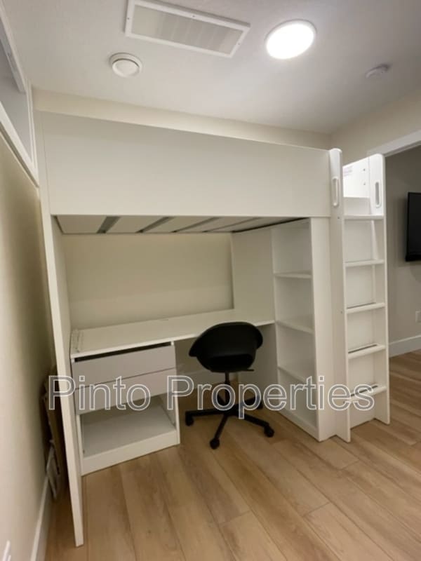 Building Photo - 8717-8110 110 St NW