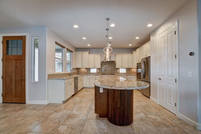 Foto del edificio - Well Appointed Home for Rent in Astoria!