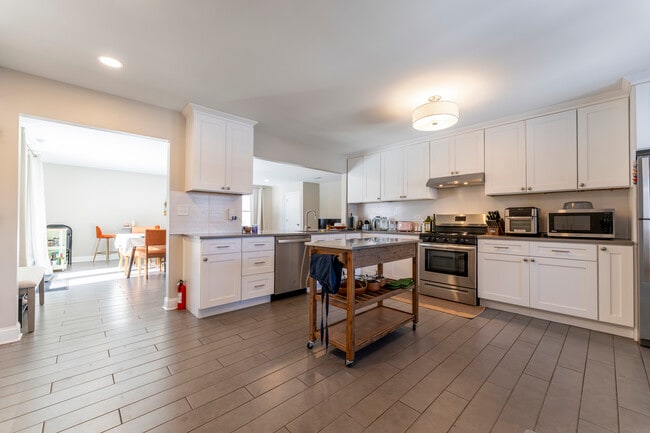 Foto del edificio - 1700 N Linden Ave