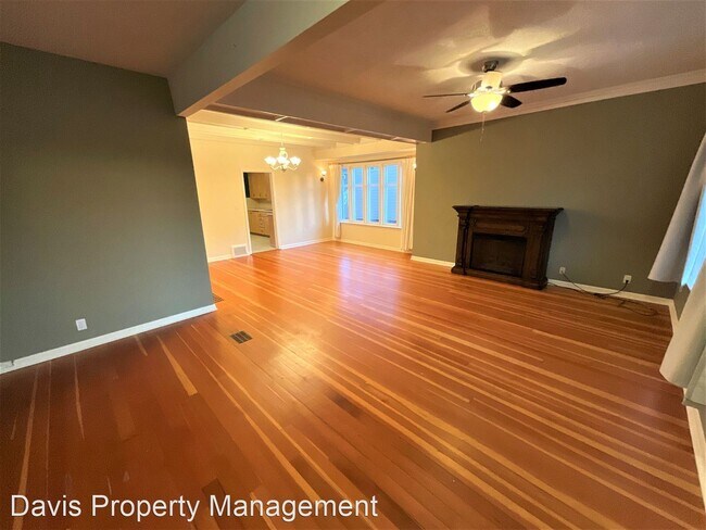 Foto del edificio - 4 br, 2 bath House - 7040 25th Ave NW