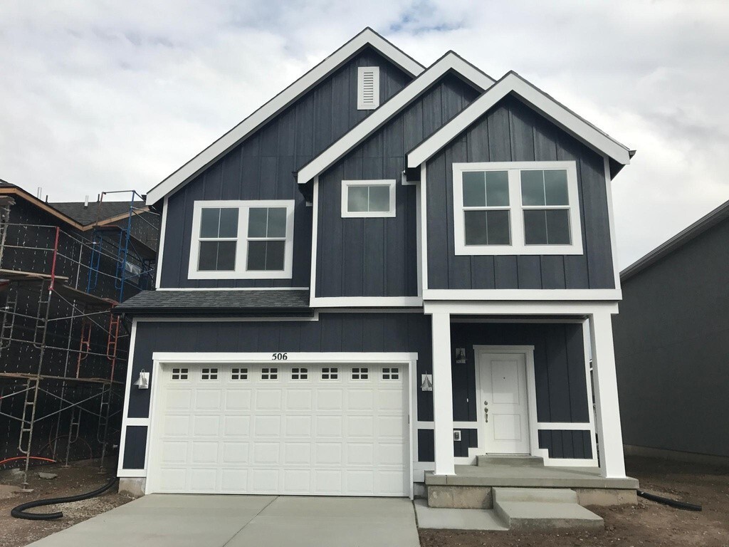 Primary Photo - Spacious 4 BR Home with POOL and Clubhouse...