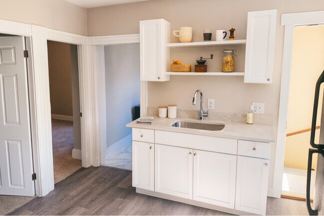 Building Photo - 15 School St