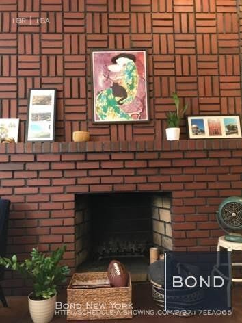 Building Photo - Spacious One Bedroom With In-Unit Laundry!