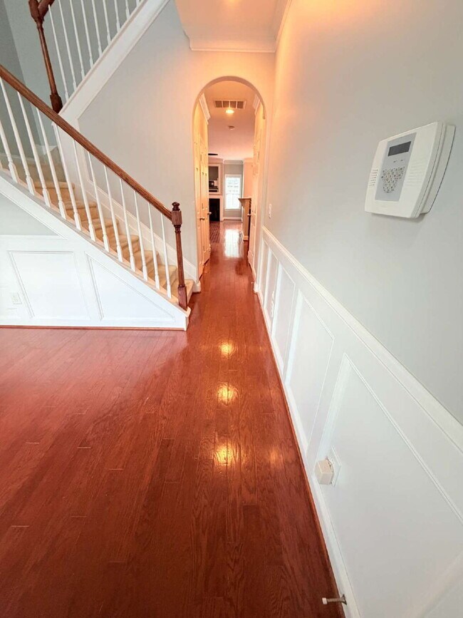 Building Photo - "Stylish 3-Bedroom Townhouse Featuring Granite Countertops & Cozy Fireplace in Winston-Salem"