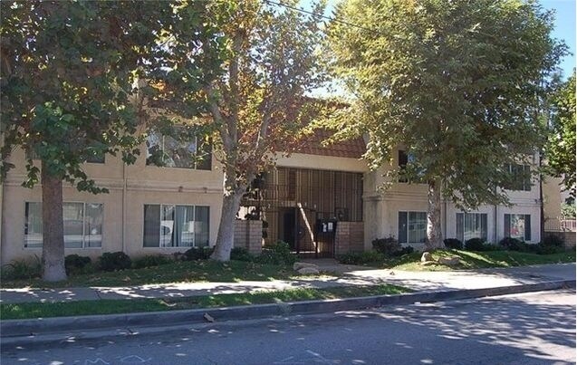 Primary Photo - 21000 Parthenia St