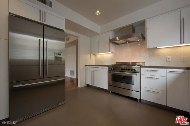 Foto del edificio - 2 br, 2.5 bath Condo - 10366 Wilshire Blvd...