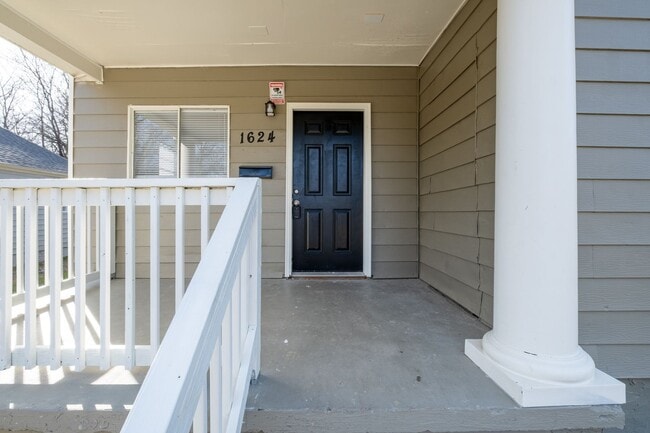 Building Photo - 1624-1626 Brown