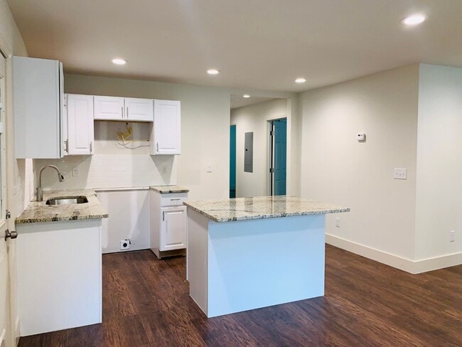 Building Photo - Newly renovated! This intown home features an Open Floorplan with Natural Light, a Cozy Family Ro...