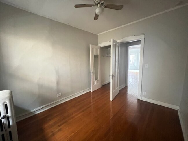 Foto del edificio - 833 W Cornelia Ave