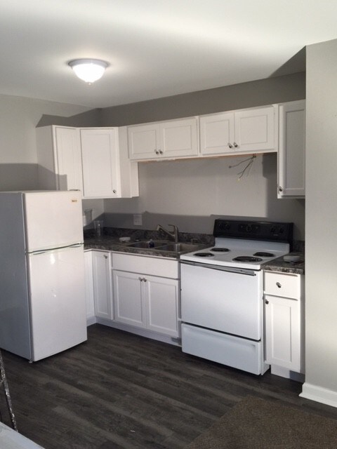 Apt 7 upstairs available Jan 1 2020 - 246 S Johnson St