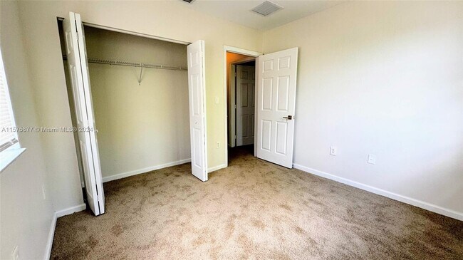 Foto del edificio - 17351 NW 7th Ave