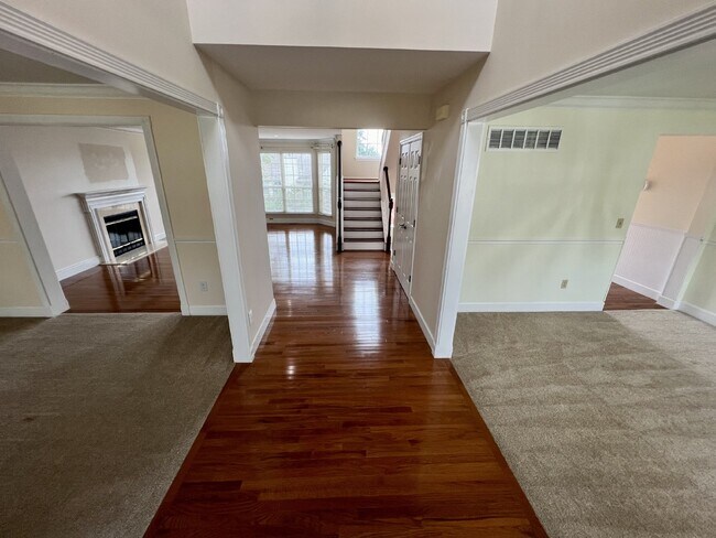 Building Photo - 16846 Kingstowne Way Dr