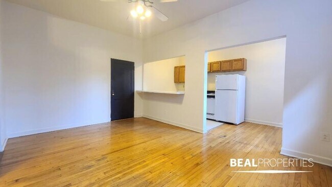 Foto del edificio - 0 bedroom in CHICAGO IL 60657