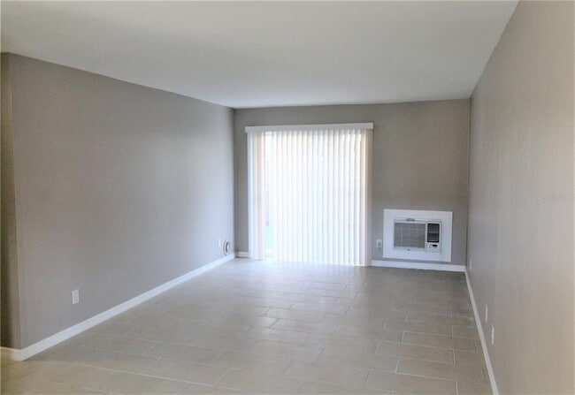 Foto del edificio - 3001 Bee Ridge Rd