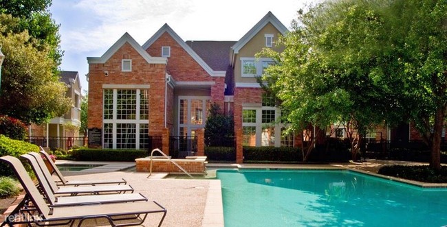 Building Photo - 15820 Knoll Trail Dr