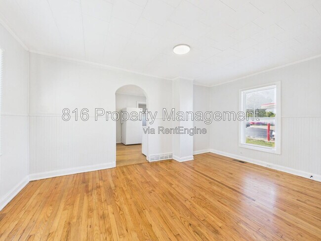 Building Photo - 836 N Montgall Ave