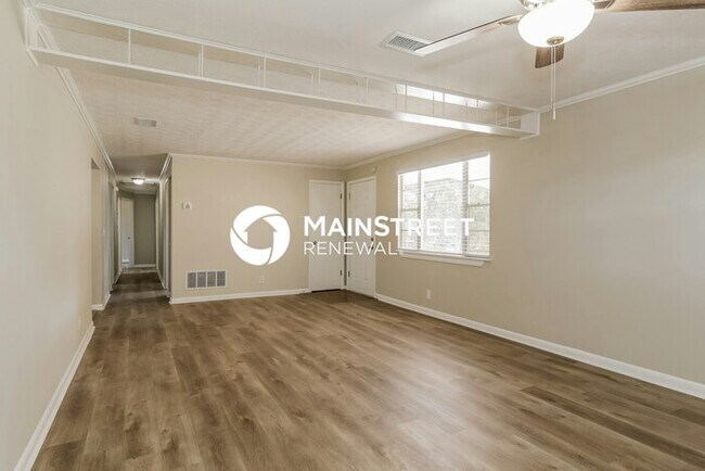 Building Photo - 3 Bedroom Pet-Friendly Home in ORANGE PARK, FL with Main Street Renewal