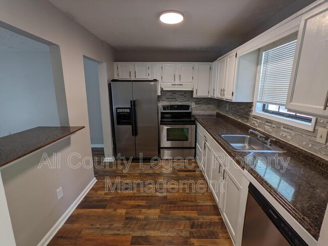 Building Photo - 907 S Indian Creek Dr