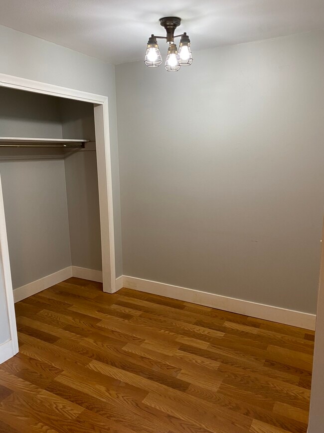 Building Photo - 1135 S Washington Ave #14