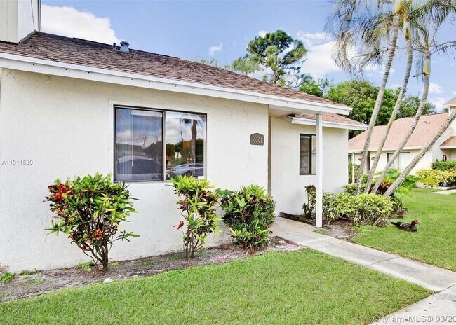 Foto del edificio - 6508 Dockside Cir