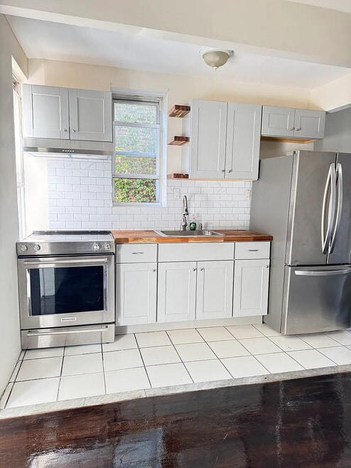 Building Photo - 124 W 179th St