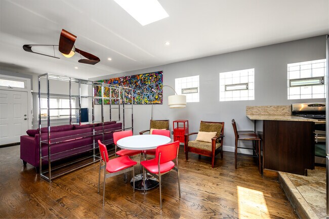 Foto del edificio - 1646 W Blackhawk St