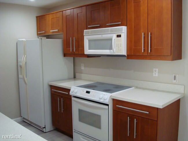 Building Photo - 1 br, 1 bath Condo - 3200 Cathedral Canyon...