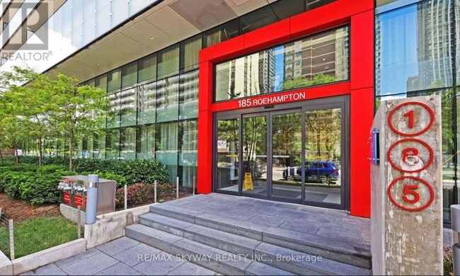 Photo du bâtiment - 185 Roehampton Ave