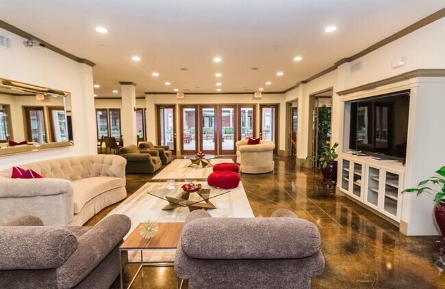 Foto del edificio - 2400 McCue Rd