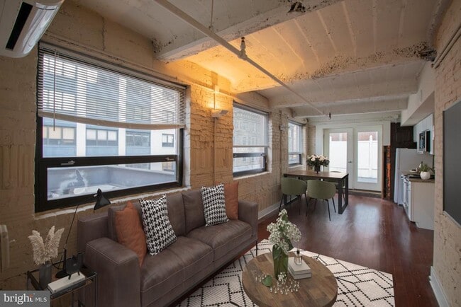 Building Photo - 1501 Locust St