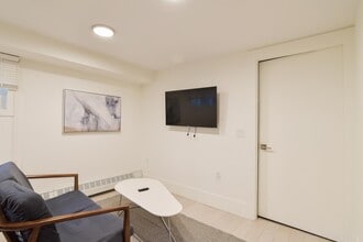 Building Photo - 1425 Haro St